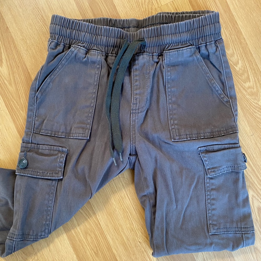 Cargo pants— size XS✨💚
